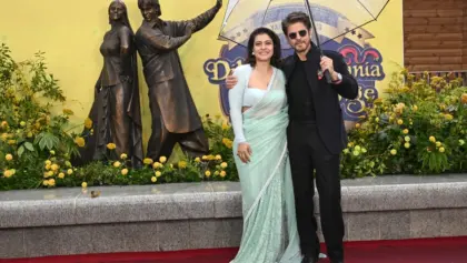 SRK Kajol DDLJ Statue Unveil SITS Leicester Square 1