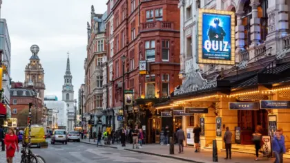 SRK Kajol DDLJ Statue Unveil SITS Leicester Square