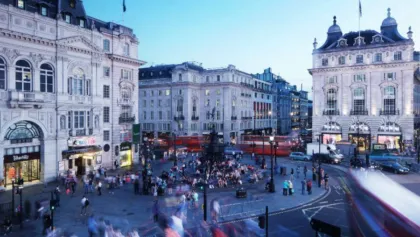 Piccadilly Circus 900x567 1